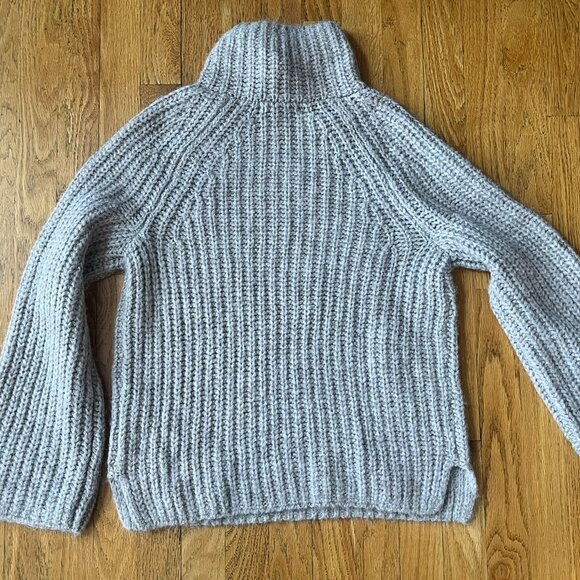 Women's Banana Republic Wool Sweater (XS) - New with Tags - Picture 2 of 3